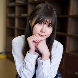 女子校生 中出し、制服のまま教室で何度も射精を促される生々しい反応 パッケージ画像